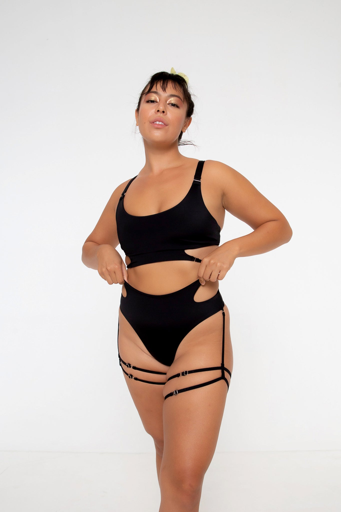 GLADIOLUS BOTTOMS IN BLACK Bottoms Nona Perkasa 